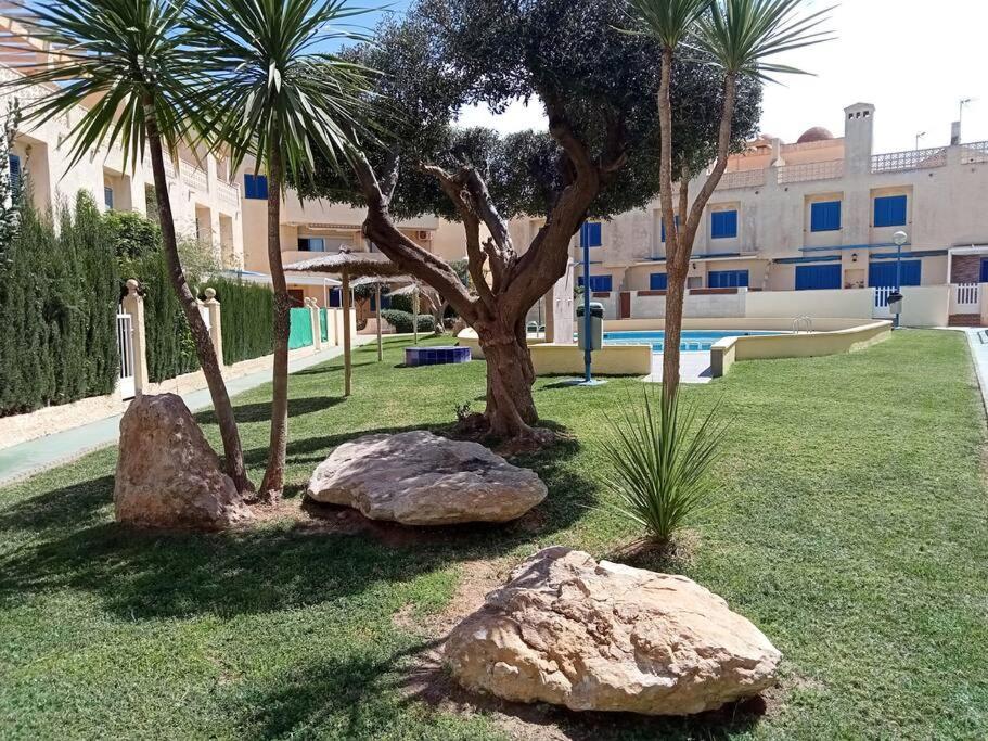 Apartamento En Los Nietos Con Piscina Comunitaria. Exterior photo